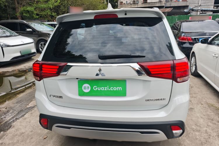 Used Mitsubishi Outlander 2019 2.0L Two-Wheel Drive Comfort Edition 5 Seats China VI Standard Rear