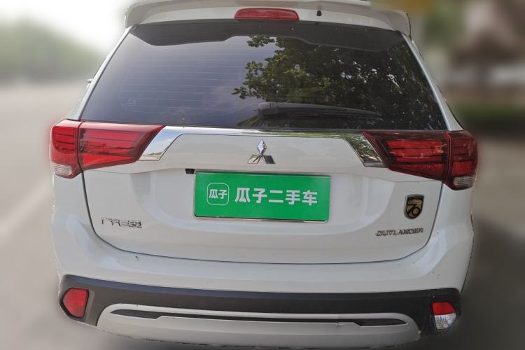Used Mitsubishi Outlander 2019 2.0L Two-Wheel Drive Comfort Edition 5 Seats China VI Standard Rear