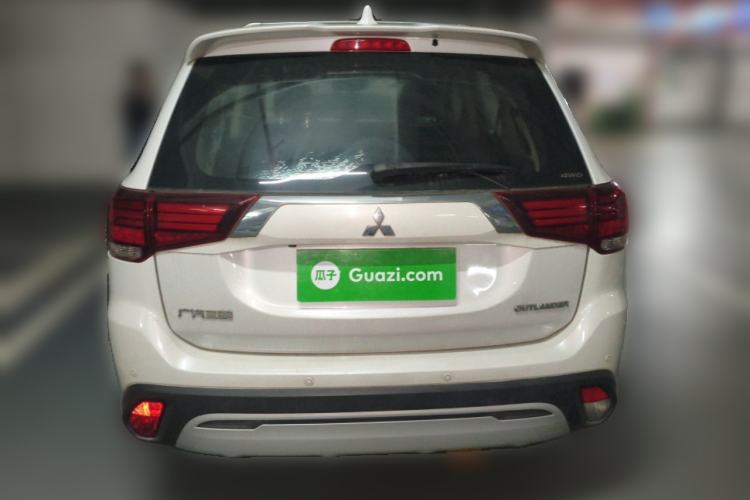 Used Mitsubishi Outlander 2019 2.4L 4x4 Zhi Xiang Edition 7 Seats China VI Standard Rear