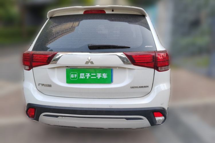 Used Mitsubishi Outlander 2019 2.4L 4x4 Zhi Xiang Edition 7 Seats China VI Standard Rear