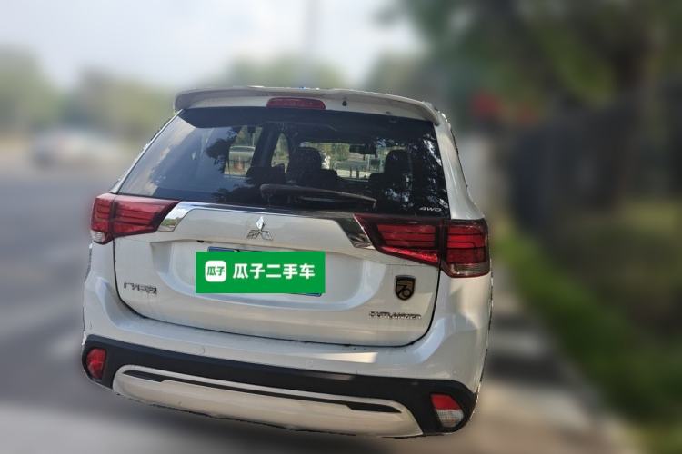 Used Mitsubishi Outlander 2019 2.4L 4x4 Zhi Xiang Edition 7 Seats China VI Standard Rear