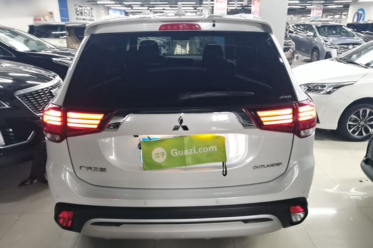Used Mitsubishi Outlander 2019 2.4L 4x4 Zhi Xiang Edition 5 Seats China VI Standard Rear