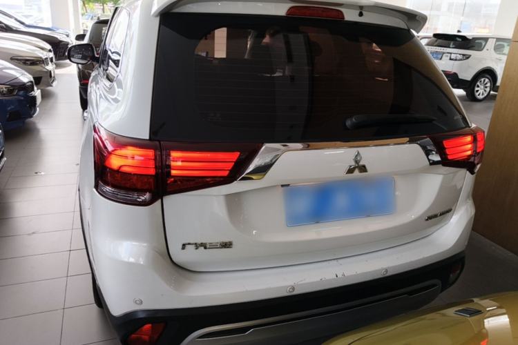 Used Mitsubishi Outlander 2019 2.4L 4x4 Zhi Xiang Edition 5 Seats China V Emission Standard Rear