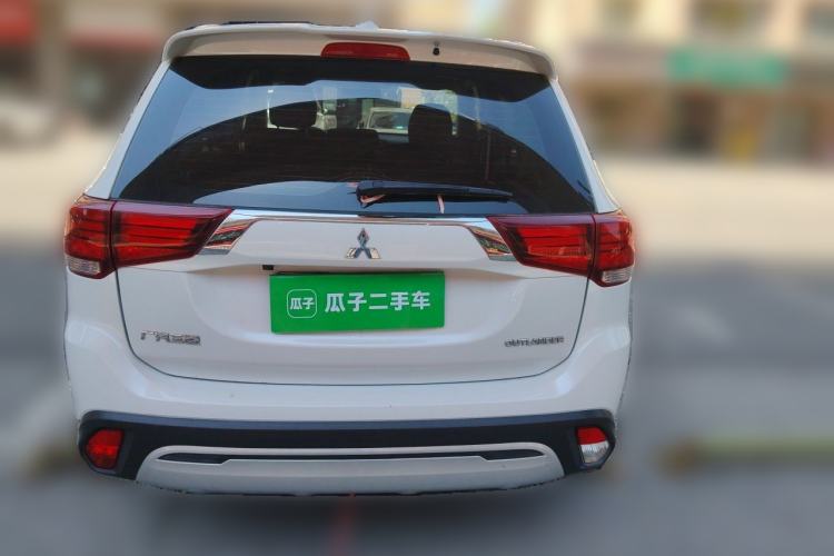 Used Mitsubishi Outlander 2019 2.0L Two-Wheel Drive Comfort Edition 5 Seats China VI Standard Rear