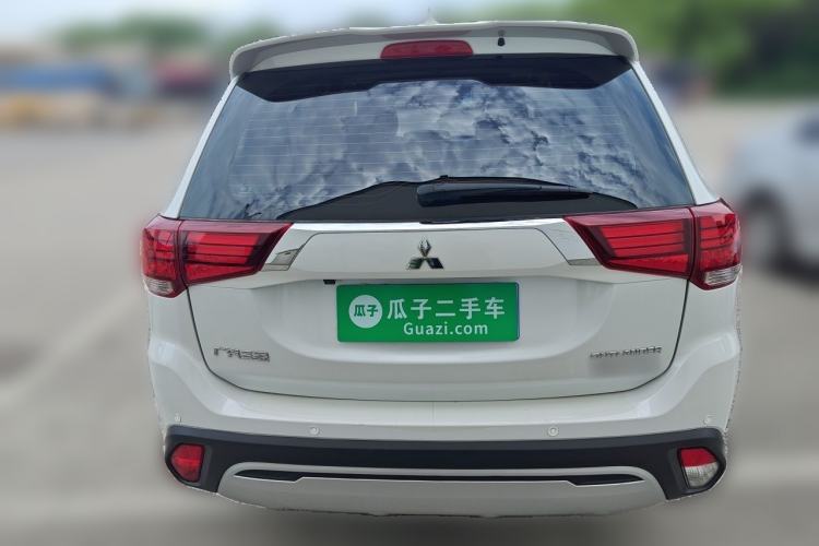 Used Mitsubishi Outlander 2019 2.0L Two-Wheel Drive Comfort Edition 7-Seater China VI Standard Rear