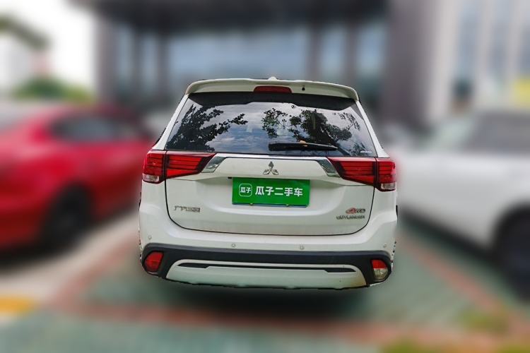 Used Mitsubishi Outlander 2019 2.4L 4x4 Zhi Xiang Edition 7 Seats China VI Standard Rear