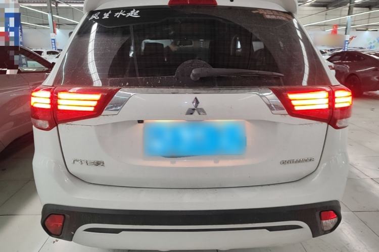 Used Mitsubishi Outlander 2019 2.0L Two-Wheel Drive Comfort Edition 5 Seats China VI Standard Rear