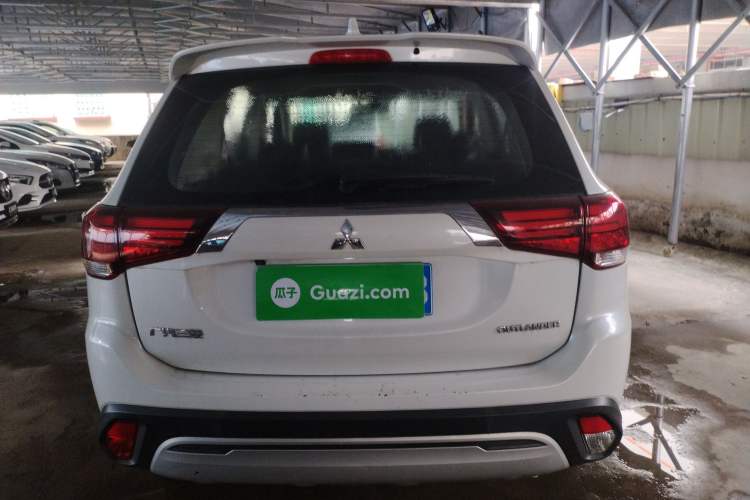 Used Mitsubishi Outlander 2019 2.0L Two-Wheel Drive Comfort Edition 5 Seats China VI Standard Rear