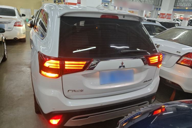 Used Mitsubishi Outlander 2019 2.4L 4x4 Zhi Xiang Edition 5 Seats China V Emission Standard Rear