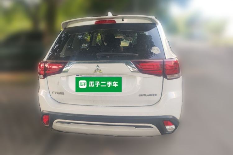 Used Mitsubishi Outlander 2019 2.0L Two-Wheel Drive Comfort Edition 5 Seats China VI Standard Rear