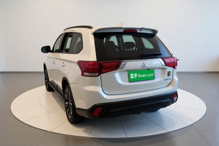 Used Mitsubishi Outlander 2019 2.0L Two-Wheel Drive Comfort Edition 5 Seats China VI Standard Rear Left 45 Deg