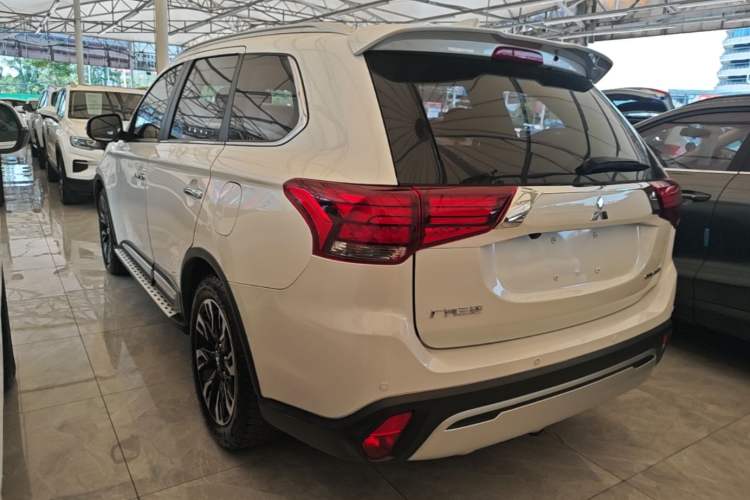 Used Mitsubishi Outlander 2019 2.4L 4x4 Zhi Xiang Edition 5 Seats China VI Standard Rear Left 45 Deg