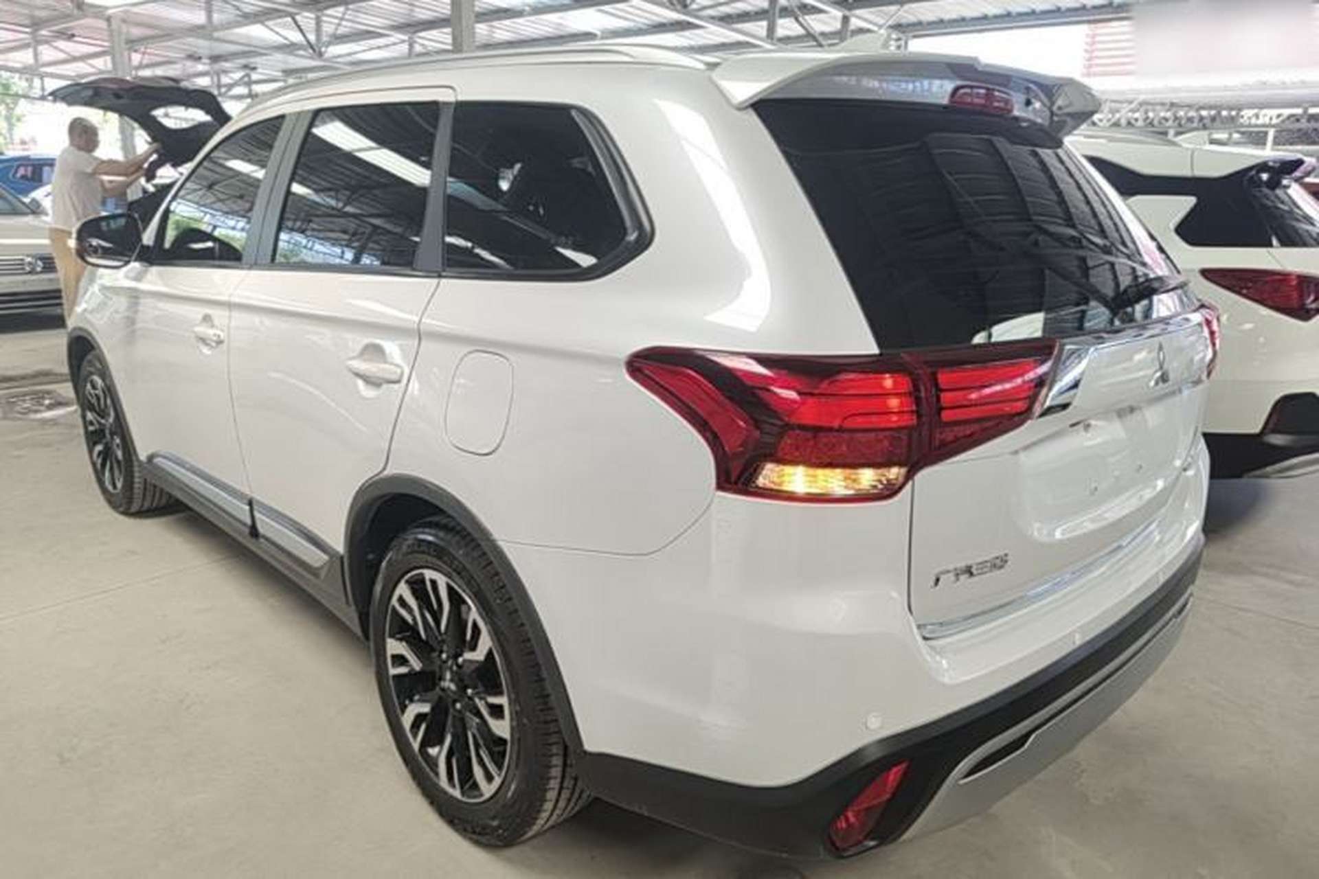 Used Mitsubishi Outlander 2019 2.0L Two-Wheel Drive Comfort Edition 5 Seats China VI Standard Rear Left 45 Deg