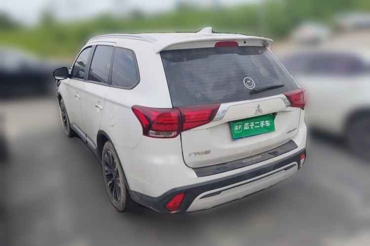 Used Mitsubishi Outlander 2019 2.0L Two-Wheel Drive Comfort Edition 5 Seats China VI Standard Rear Left 45 Deg