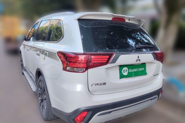 Used Mitsubishi Outlander 2019 2.4L 4x4 Zhi Xiang Edition 7 Seats China V Emission Standard Rear Left 45 Deg