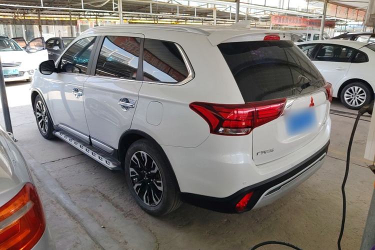 Used Mitsubishi Outlander 2019 2.4L 4x4 Zhi Xiang Edition 7 Seats China V Emission Standard Rear Left 45 Deg