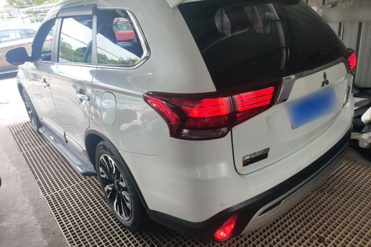 Used Mitsubishi Outlander 2019 2.4L 4x4 Zhi Xiang Edition 7 Seats China VI Standard Rear Left 45 Deg