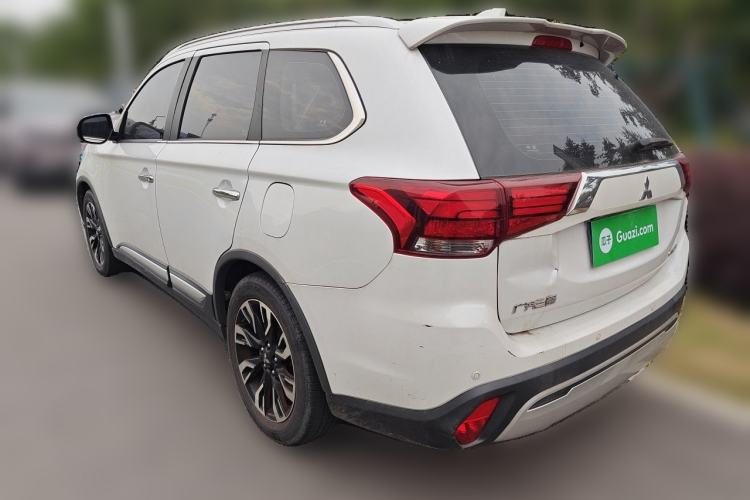 Used Mitsubishi Outlander 2019 2.4L Two-Wheel Drive ZhiXing Version 5 Seats China V Emission Standard Rear Left 45 Deg