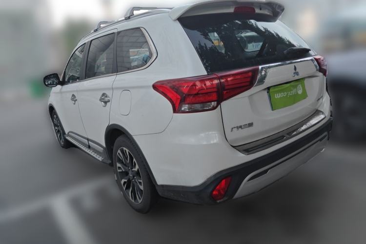 Used Mitsubishi Outlander 2019 2.0L Two-Wheel Drive Comfort Edition 7 Seats China V Emission Standard Rear Left 45 Deg