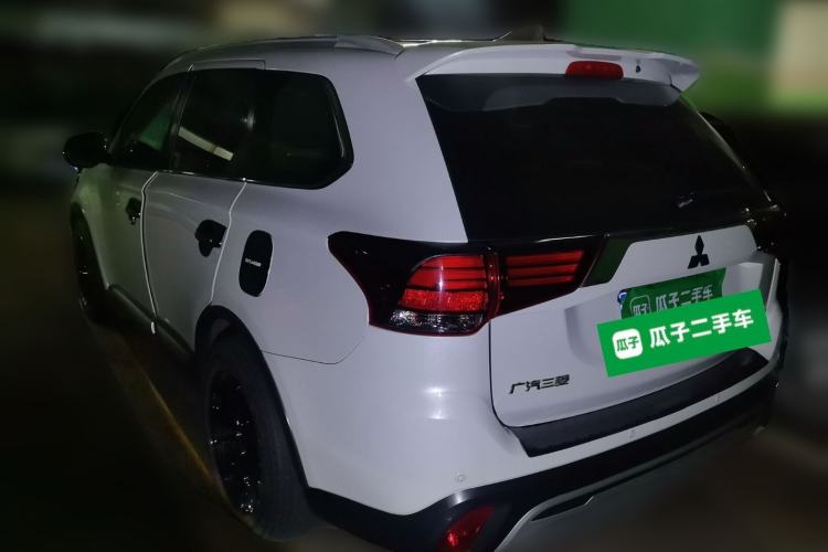 Used Mitsubishi Outlander 2019 2.4L 4x4 Zhi Xiang Edition 5 Seats China V Emission Standard Rear Left 45 Deg