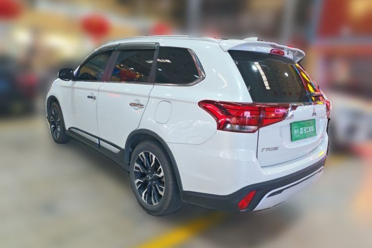 Used Mitsubishi Outlander 2019 2.4L 4x4 Zhi Xiang Edition 7 Seats China VI Standard Rear Left 45 Deg