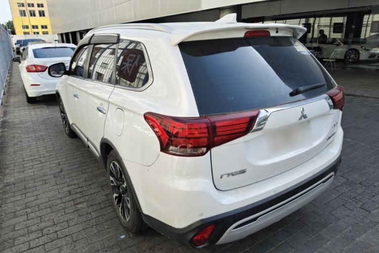 Used Mitsubishi Outlander 2019 2.4L 4x4 Zhi Xiang Edition 5 Seats China V Emission Standard Rear Left 45 Deg