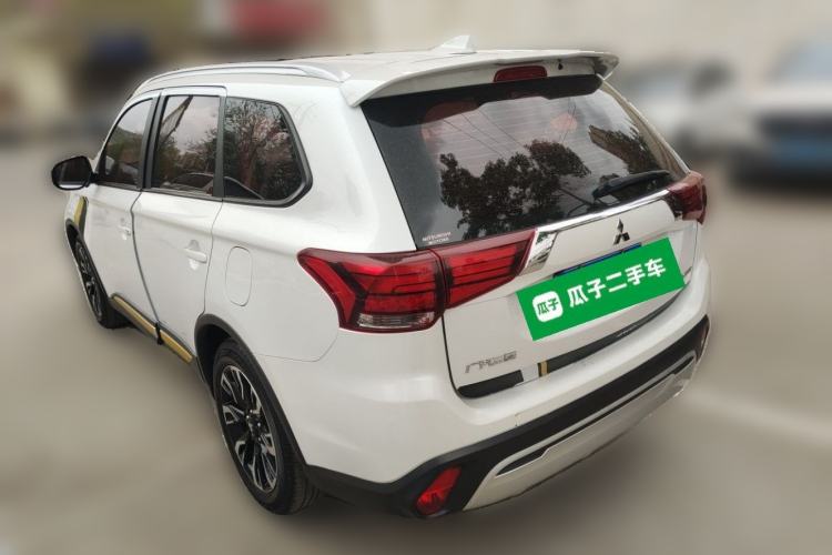 Used Mitsubishi Outlander 2019 2.0L Two-Wheel Drive Comfort Edition 7-Seater China VI Standard Rear Left 45 Deg