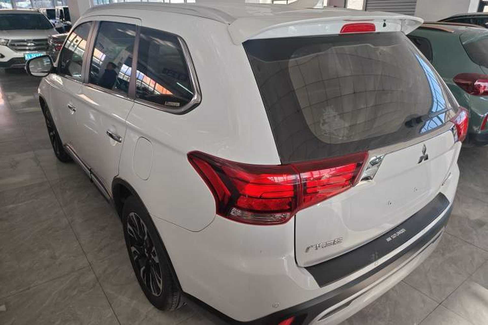 Used Mitsubishi Outlander 2019 2.4L 4x4 Zhi Xiang Edition 5 Seats China VI Standard Rear Left 45 Deg