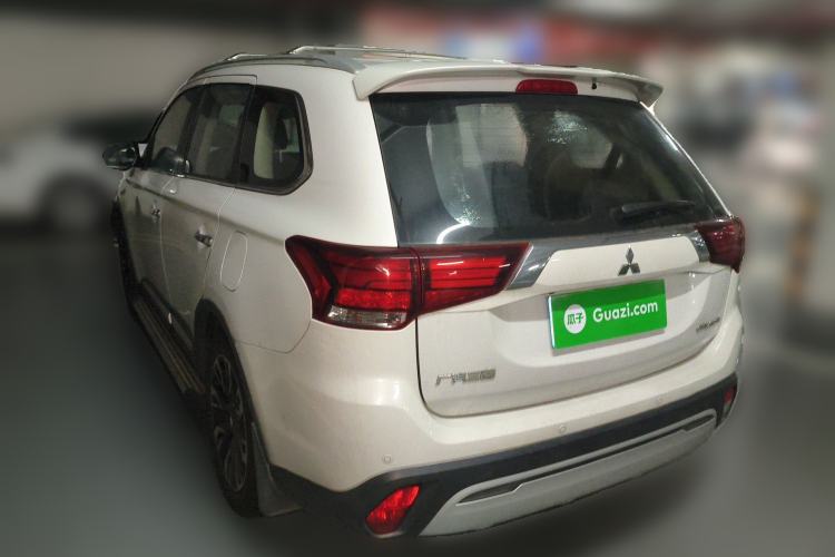 Used Mitsubishi Outlander 2019 2.4L 4x4 Zhi Xiang Edition 7 Seats China VI Standard Rear Left 45 Deg