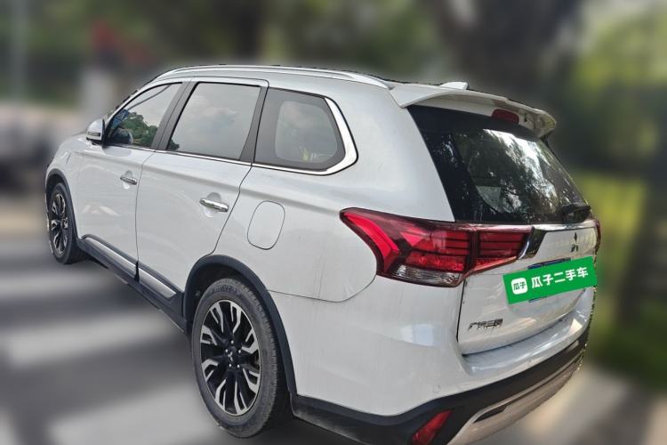Used Mitsubishi Outlander 2019 2.4L 4x4 Zhi Xiang Edition 7 Seats China VI Standard Rear Left 45 Deg
