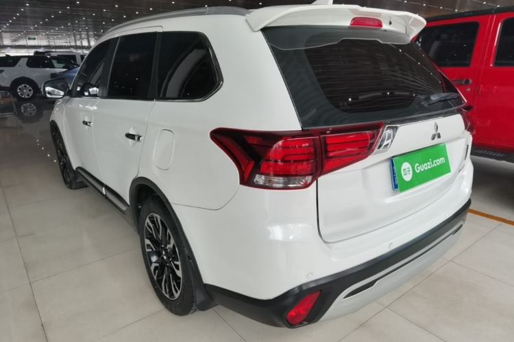 Used Mitsubishi Outlander 2019 2.0L Two-Wheel Drive Comfort Edition 7-Seater China VI Standard Rear Left 45 Deg