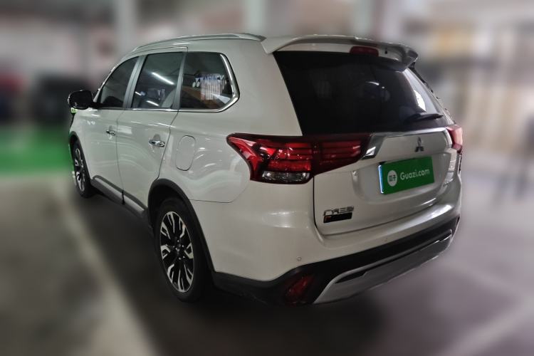 Used Mitsubishi Outlander 2019 2.4L 4x4 Zhi Xiang Edition 5 Seats China V Emission Standard Rear Left 45 Deg