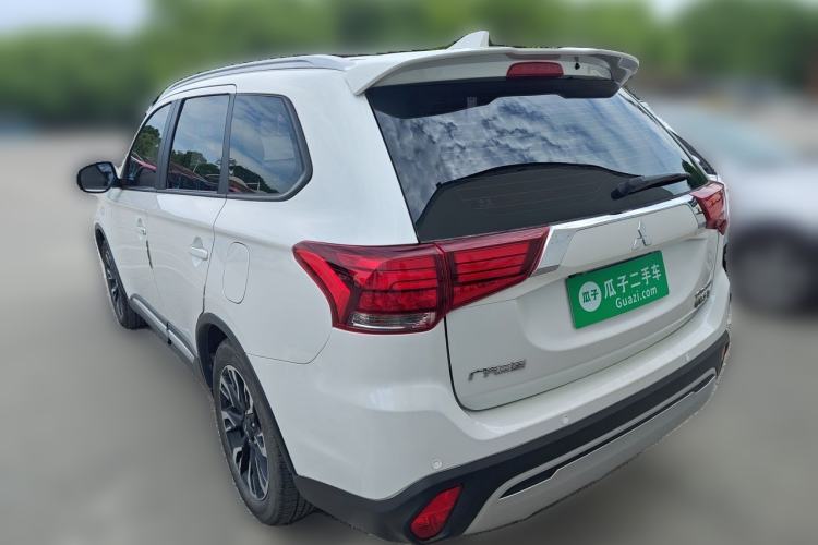 Used Mitsubishi Outlander 2019 2.0L Two-Wheel Drive Comfort Edition 7-Seater China VI Standard Rear Left 45 Deg