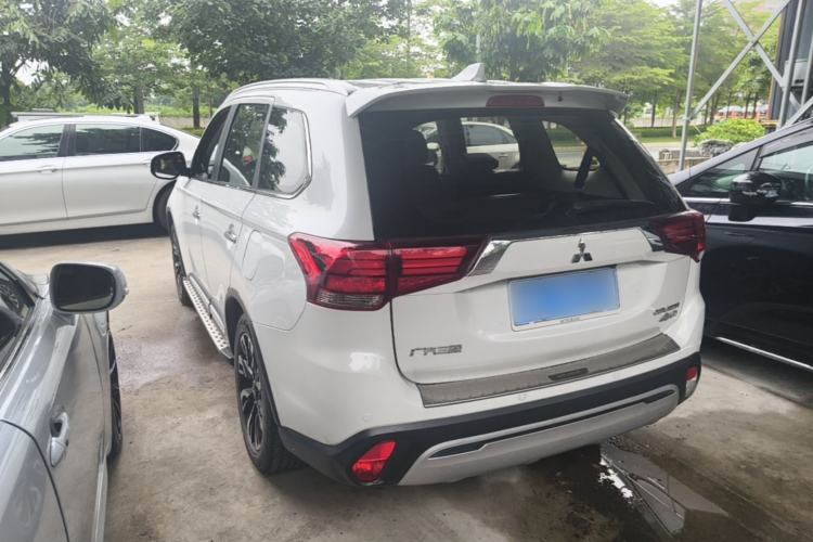Used Mitsubishi Outlander 2019 2.4L 4x4 Zhi Xiang Edition 7 Seats China VI Standard Rear Left 45 Deg