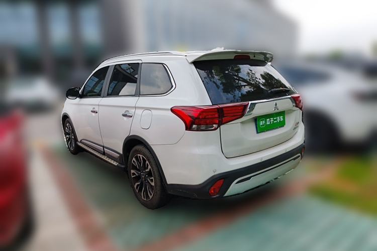 Used Mitsubishi Outlander 2019 2.4L 4x4 Zhi Xiang Edition 7 Seats China VI Standard Rear Left 45 Deg