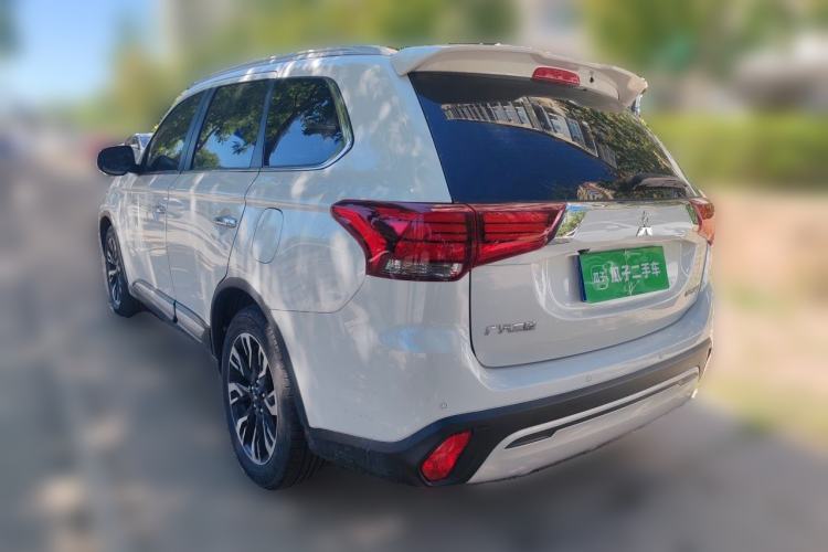Used Mitsubishi Outlander 2019 2.4L 4x4 Zhi Xiang Edition 5 Seats China V Emission Standard Rear Left 45 Deg