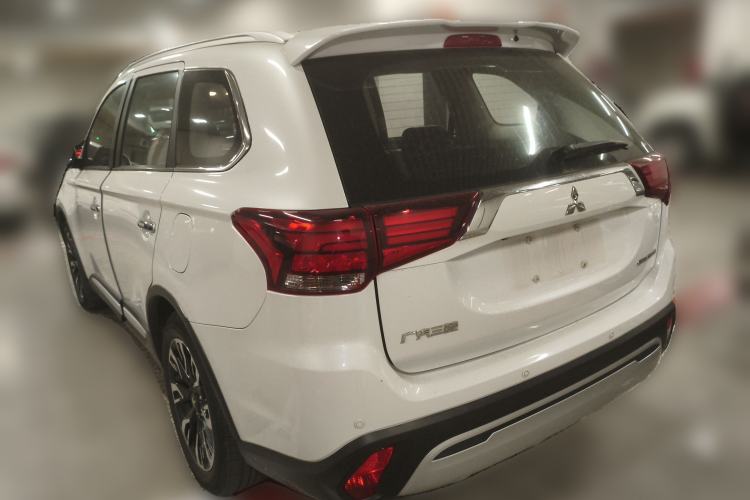 Used Mitsubishi Outlander 2019 2.4L 4x4 Zhi Xiang Edition 7 Seats China VI Standard Rear Left 45 Deg
