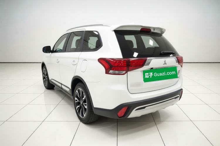 Used Mitsubishi Outlander 2019 2.0L Two-Wheel Drive Comfort Edition 5 Seats China VI Standard Rear Left 45 Deg