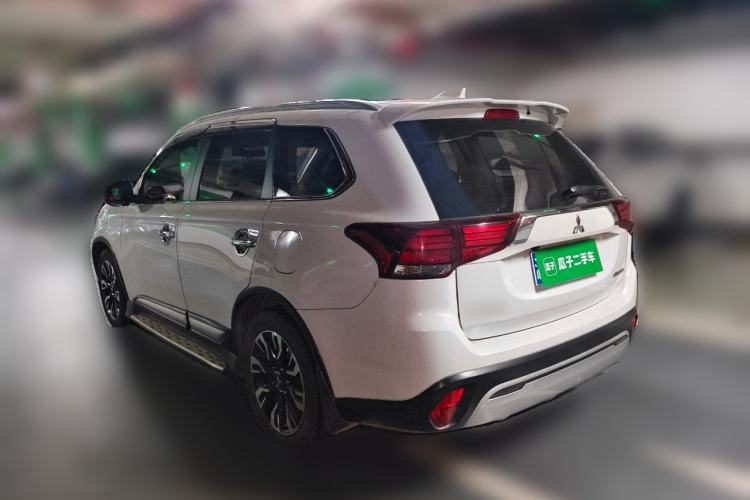 Used Mitsubishi Outlander 2019 2.0L Two-Wheel Drive Comfort Edition 7-Seater China VI Standard Rear Left 45 Deg