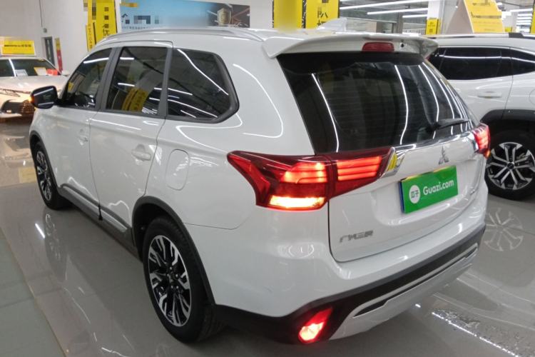Used Mitsubishi Outlander 2019 2.0L Two-Wheel Drive Comfort Edition 5 Seats China VI Standard Rear Left 45 Deg