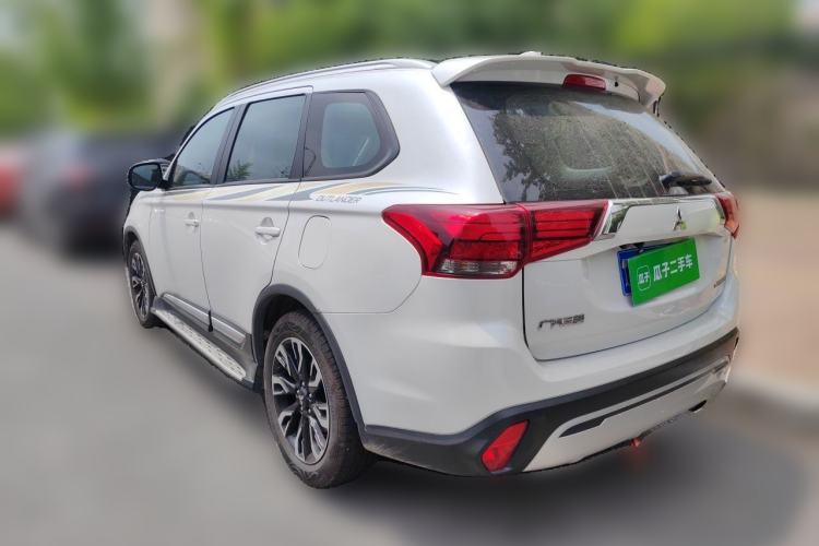 Used Mitsubishi Outlander 2019 2.0L Two-Wheel Drive Comfort Edition 5 Seats China VI Standard Rear Left 45 Deg
