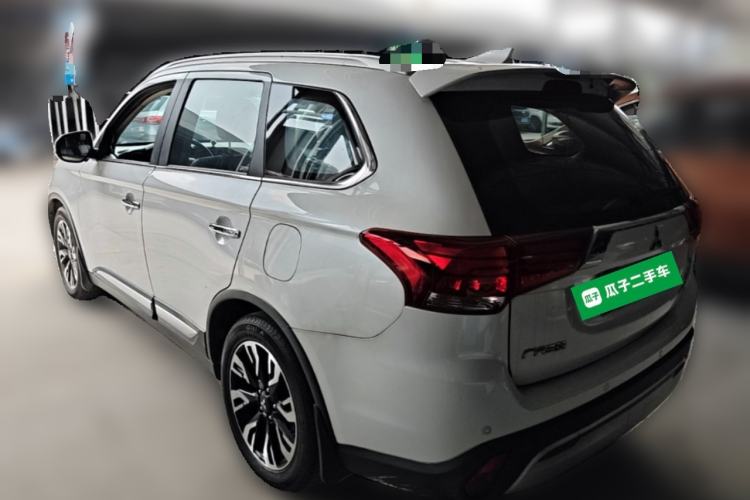 Used Mitsubishi Outlander 2019 2.4L 4x4 Zhi Xiang Edition 5 Seats China VI Standard Rear Left 45 Deg