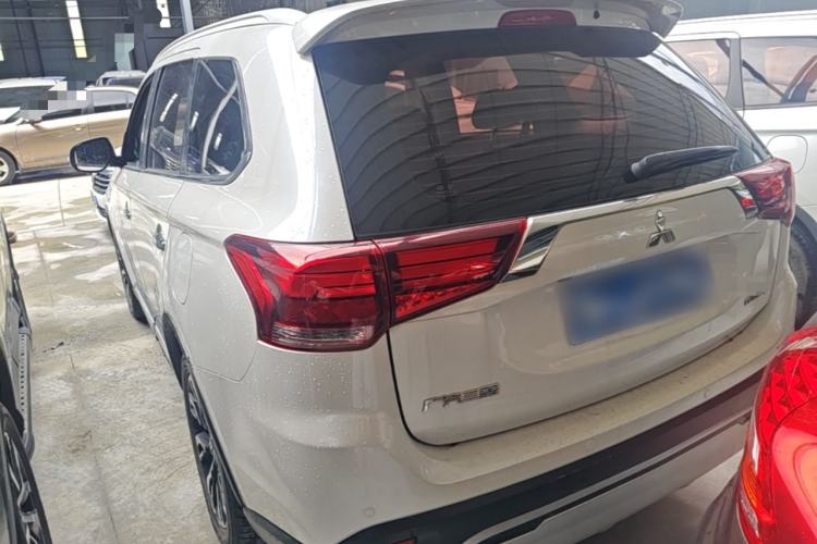 Used Mitsubishi Outlander 2019 2.4L 4x4 Zhi Xiang Edition 5 Seats China V Emission Standard Rear Left 45 Deg