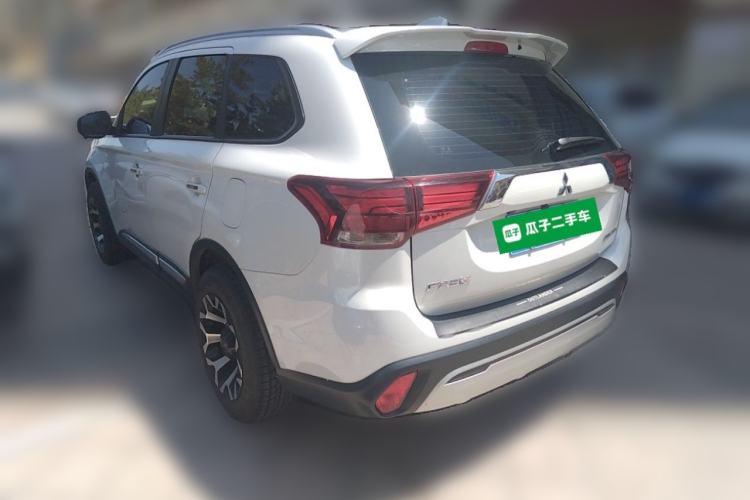 Used Mitsubishi Outlander 2019 2.0L Two-Wheel Drive Comfort Edition 7-Seater China VI Standard Rear Left 45 Deg