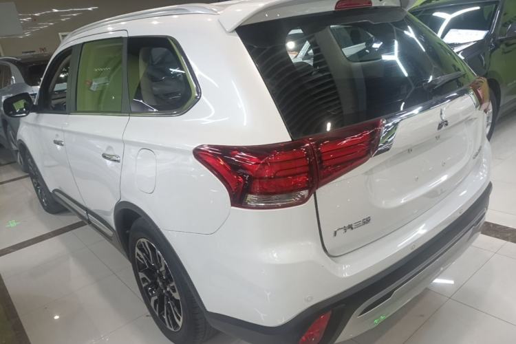 Used Mitsubishi Outlander 2019 2.4L 4x4 Zhi Xiang Edition 7 Seats China VI Standard Rear Left 45 Deg