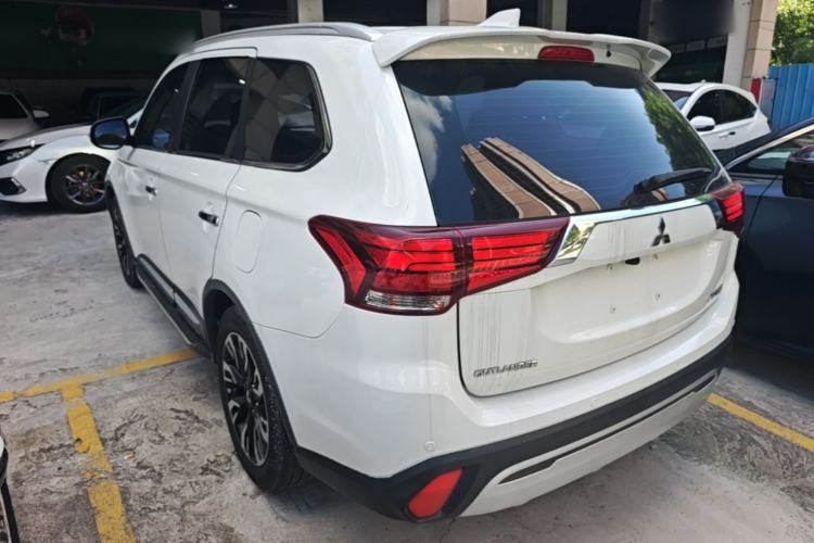 Used Mitsubishi Outlander 2019 2.4L 4x4 Zhi Xiang Edition 7 Seats China VI Standard Rear Left 45 Deg