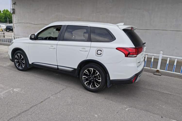 Used Mitsubishi Outlander 2019 2.0L Two-Wheel Drive Comfort Edition 5 Seats China V Standard Rear Left 45 Deg