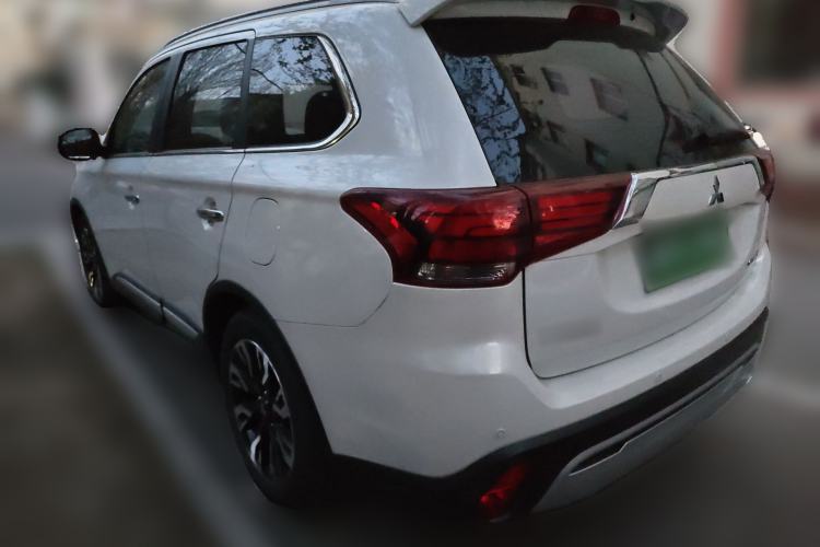 Used Mitsubishi Outlander 2019 2.4L 4x4 Zhi Xiang Edition 5 Seats China VI Standard Rear Left 45 Deg