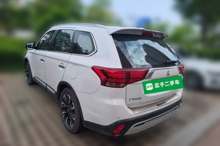 Used Mitsubishi Outlander 2019 2.4L Two-Wheel Drive ZhiXing Version 5 Seats China V Emission Standard Rear Left 45 Deg