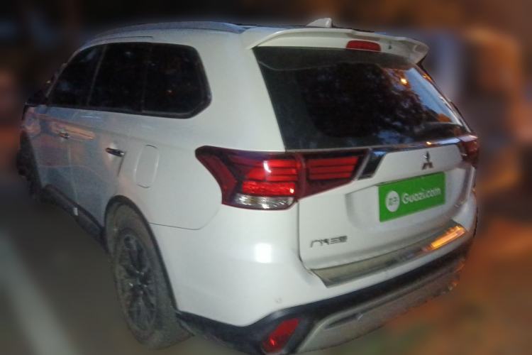 Used Mitsubishi Outlander 2019 2.4L 4x4 Zhi Xiang Edition 7 Seats China V Emission Standard Rear Left 45 Deg